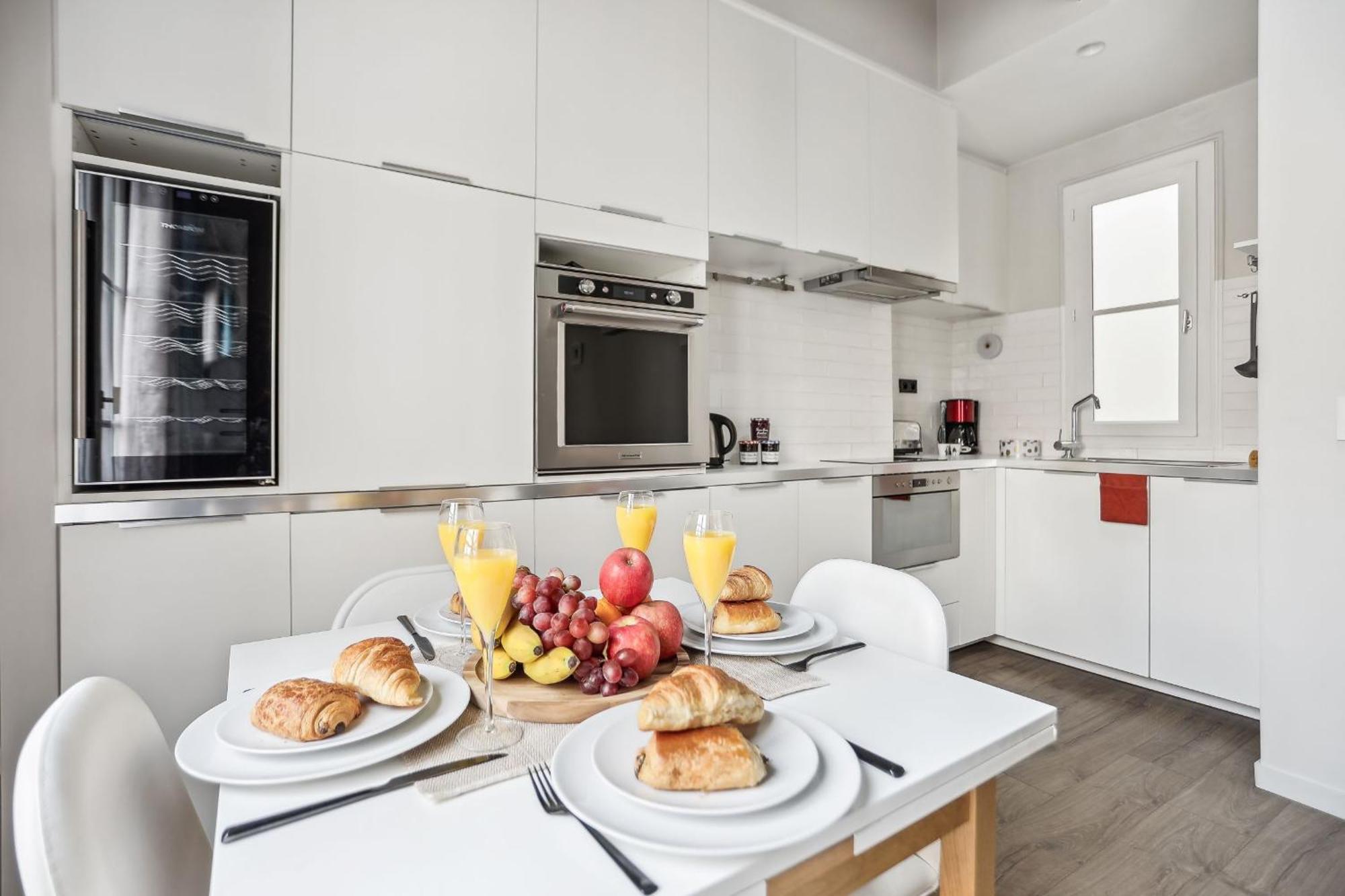 Apartment Bnbnova - Eiffel Tower & Champ De Mars - 1br Paris